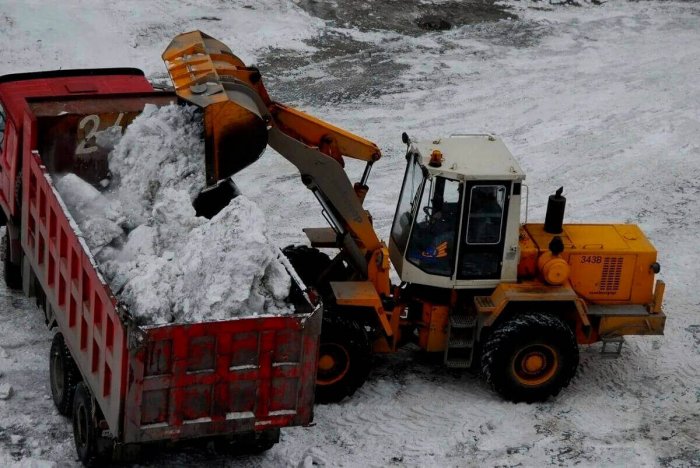 Уборка и вывоз снега в Москве